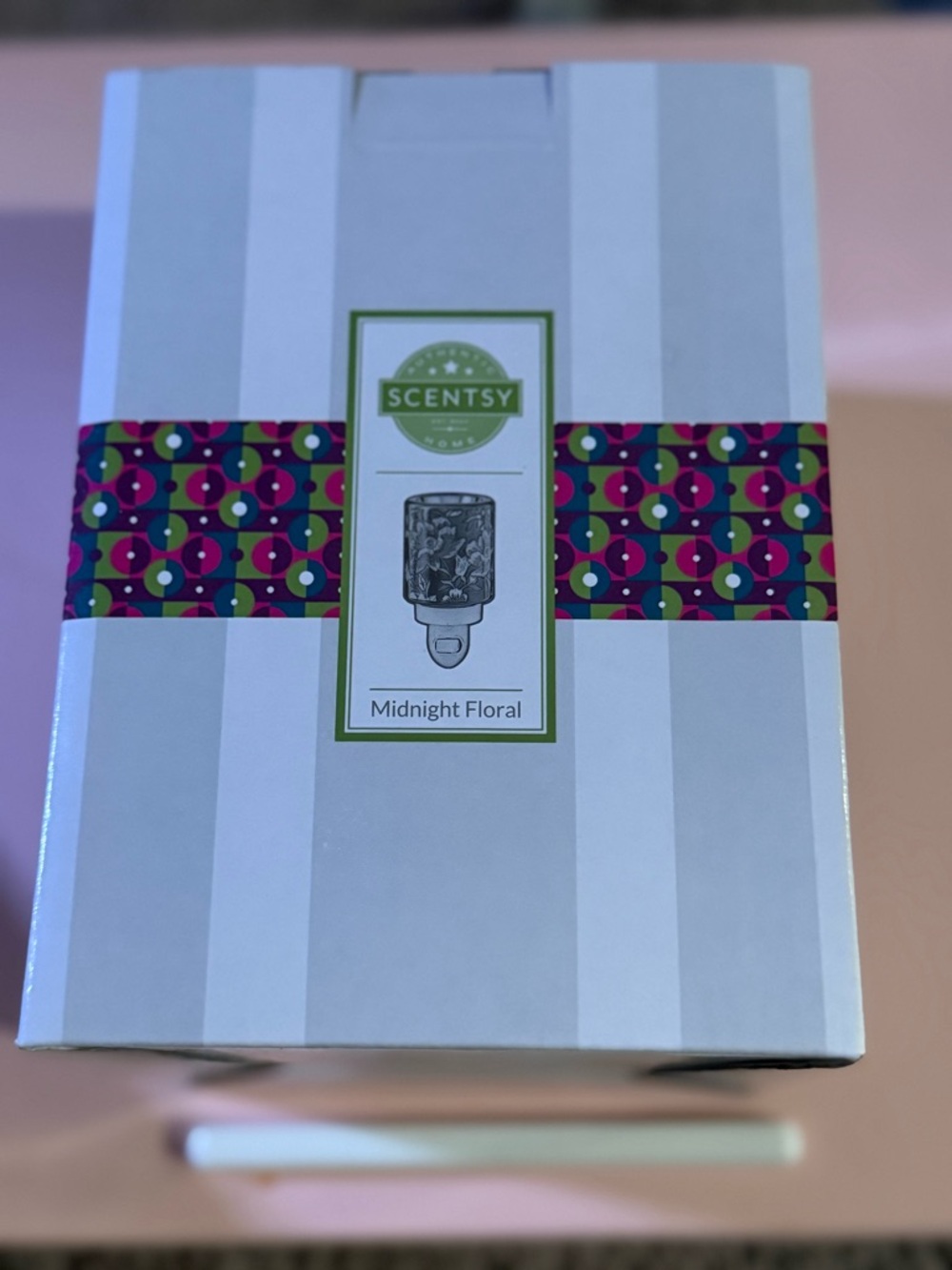 Scentsy White Plug-In Warmer with Bright Multicolor Geometric Band